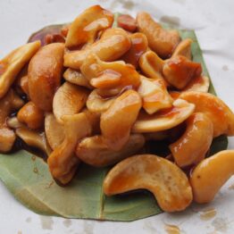 cashew-nut-747753_1920